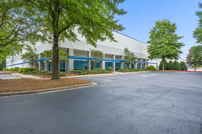Plus de détails pour 125 Southside Ct, McDonough, GA - Industriel à louer