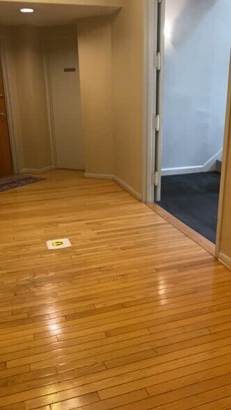 2300 Wisconsin Ave NW, Washington, DC à louer - Vidéo sur l’inscription commerciale - Image 2 de 11