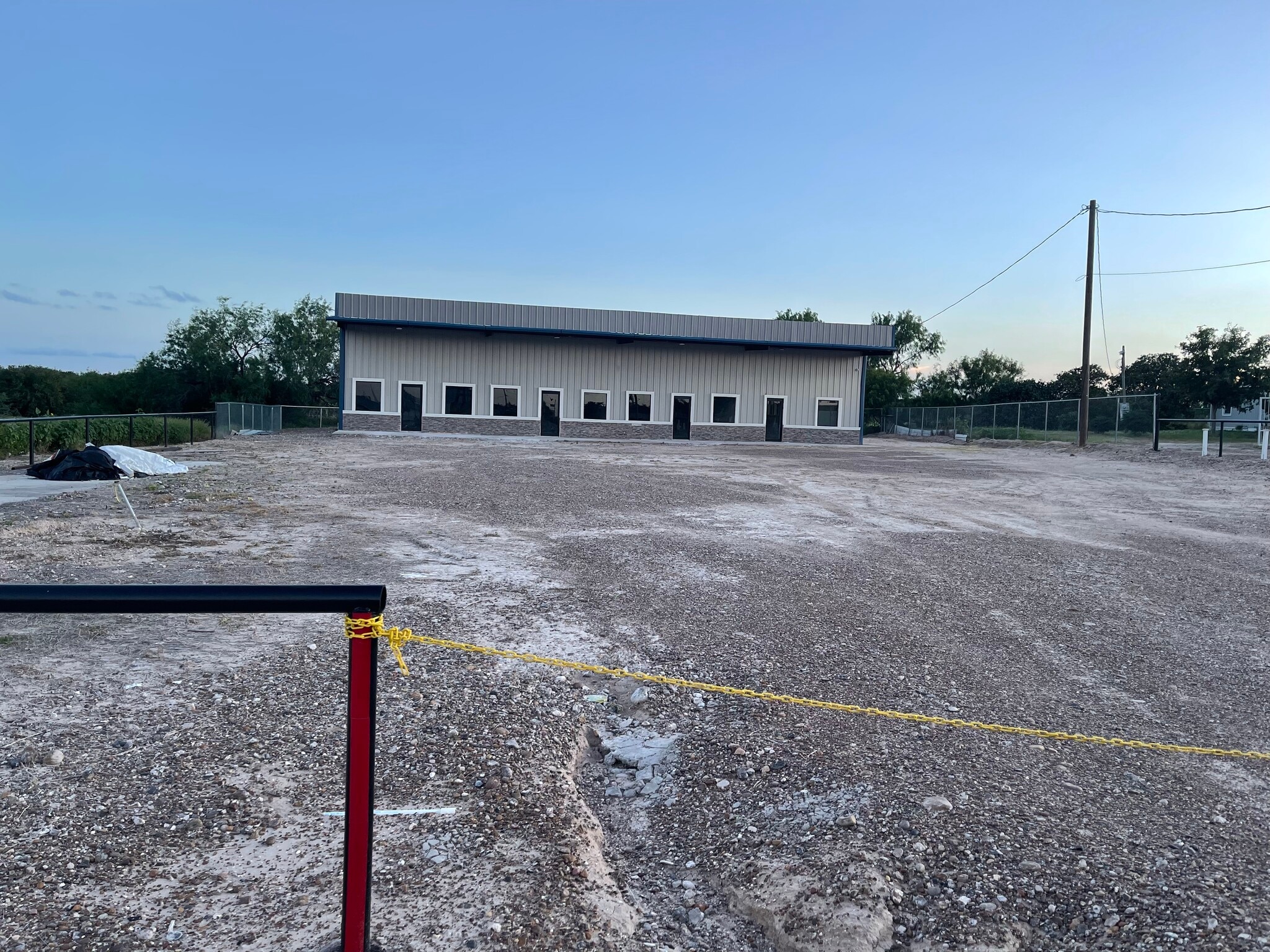 938 E Expressway 83, Sullivan City, TX for lease Primary Photo- Image 1 of 2
