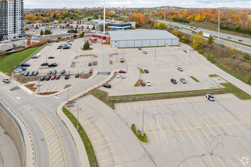 50 Sportsworld Crossing Rd, Kitchener, ON à vendre - Photo principale - Image 1 de 1