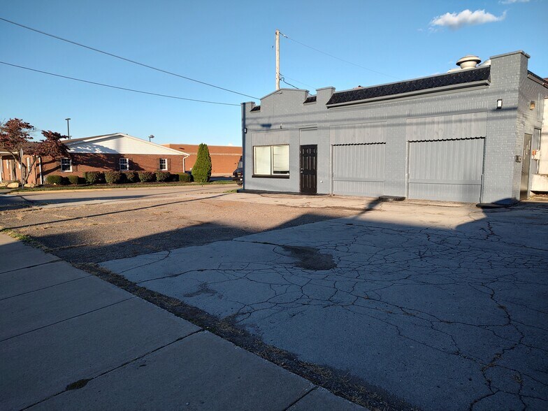 2106 S Union Ave, Alliance, OH à vendre - Photo du bâtiment - Image 3 de 22