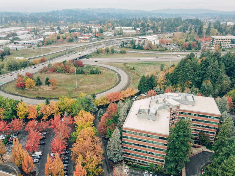 5 Centerpointe Dr, Lake Oswego, OR for lease - Building Photo - Image 3 of 9