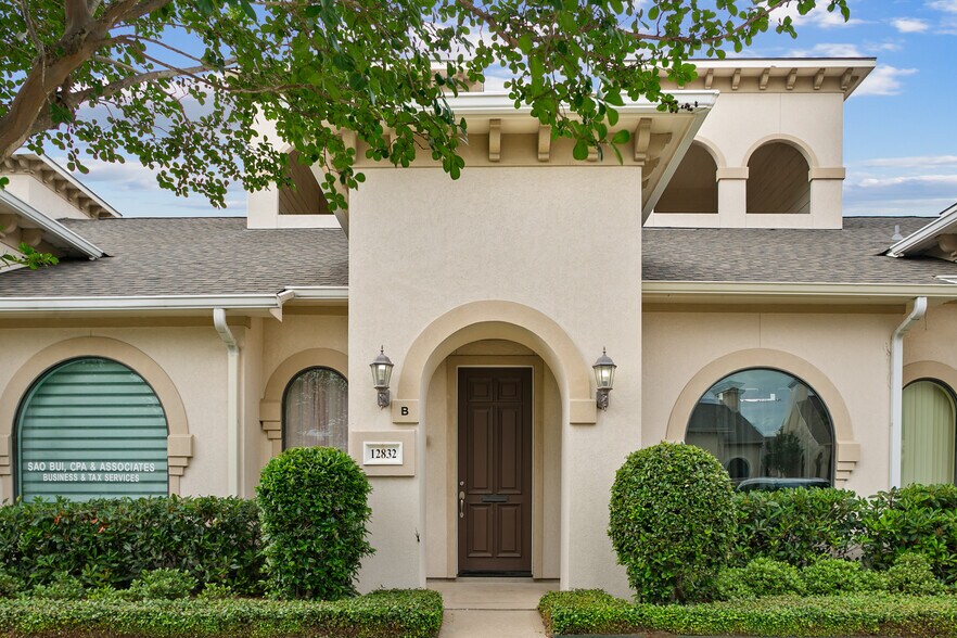 12832 Willow Centre Dr, Houston, TX à vendre - Photo du bâtiment - Image 3 de 31