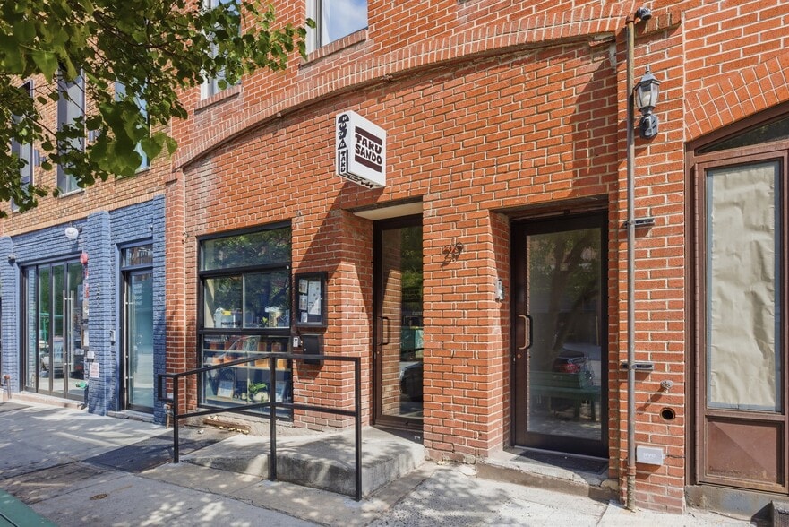 29 Greenpoint Ave, Brooklyn, NY à vendre - Photo du bâtiment - Image 3 de 18