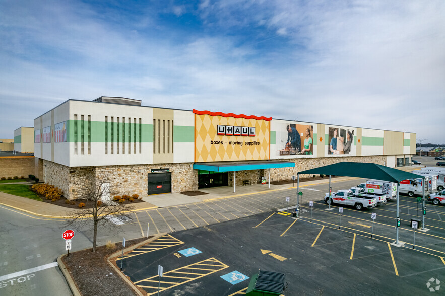 100 Beaver Valley Mall Blvd, Monaca, PA for lease - Building Photo - Image 1 of 8