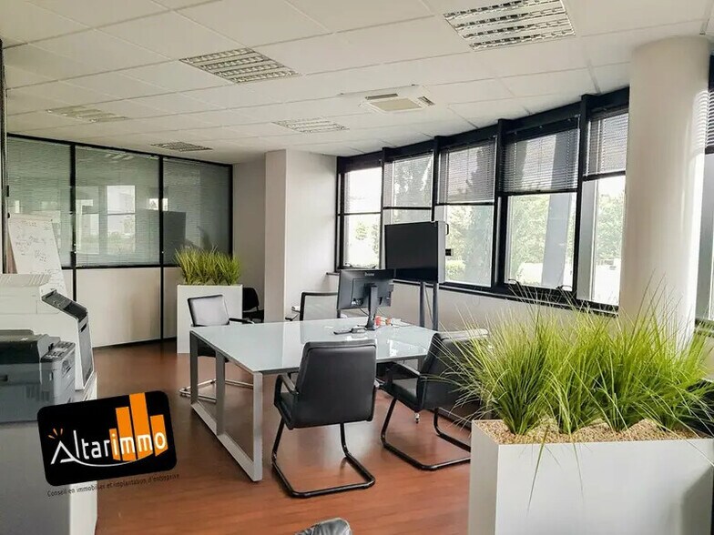 Office in Chartres for lease - Interior Photo - Image 1 of 4