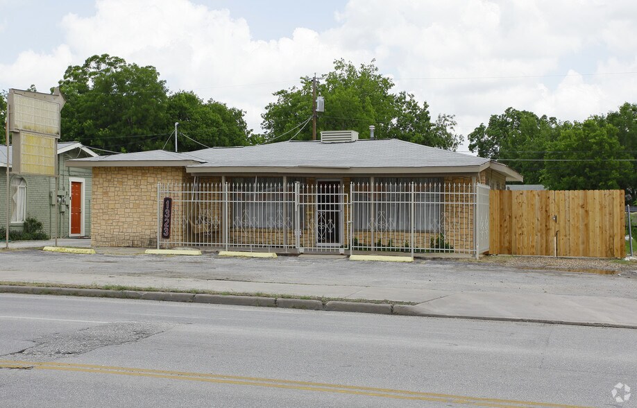 1323 Basse Rd, San Antonio, TX for sale - Building Photo - Image 1 of 3