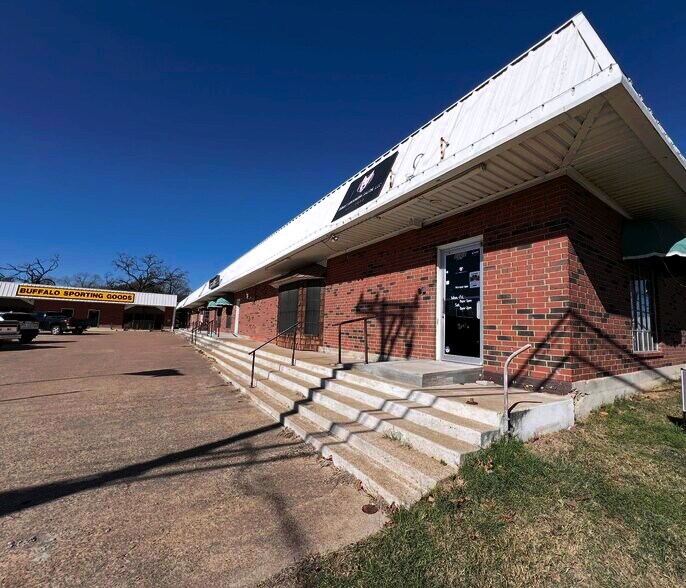 1101 W Commerce St, Buffalo, TX à vendre - Photo du bâtiment - Image 3 de 6