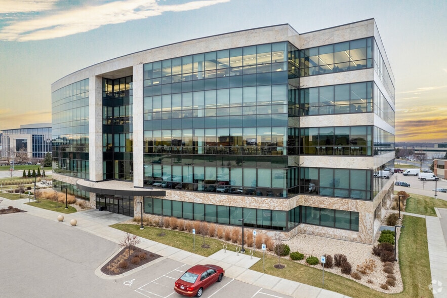 1255 Fourier Dr, Madison, WI for lease - Building Photo - Image 3 of 9
