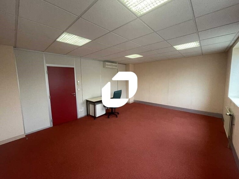 Office in Villejust for lease - Interior Photo - Image 3 of 10