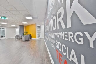 5500 N Service Rd, Burlington, ON à louer Photo intérieure- Image 2 de 7