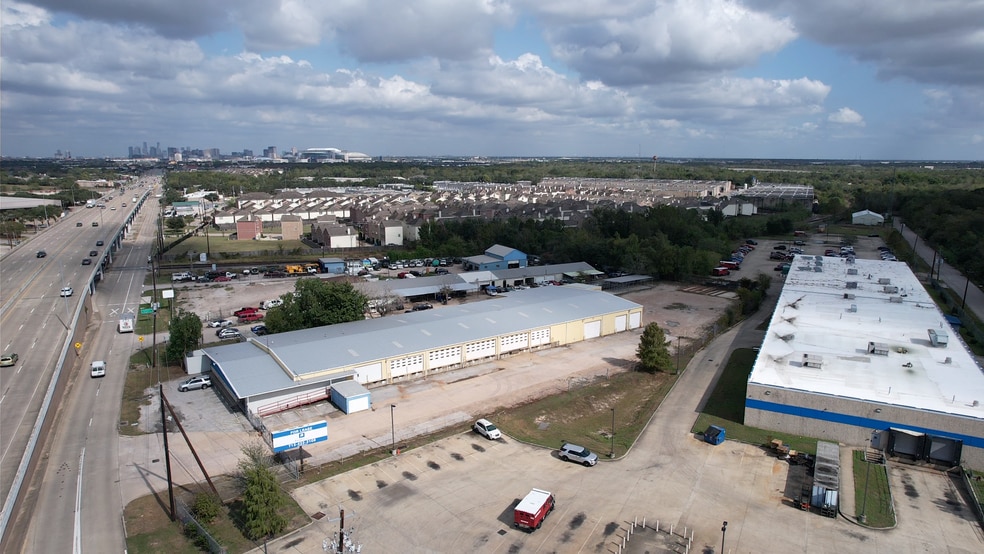 11533 S Main St, Houston, TX for lease - Primary Photo - Image 1 of 5