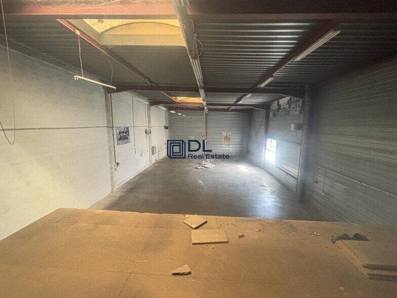Industrial in Sainte-Geneviève-des-Bois for sale - Interior Photo - Image 2 of 7