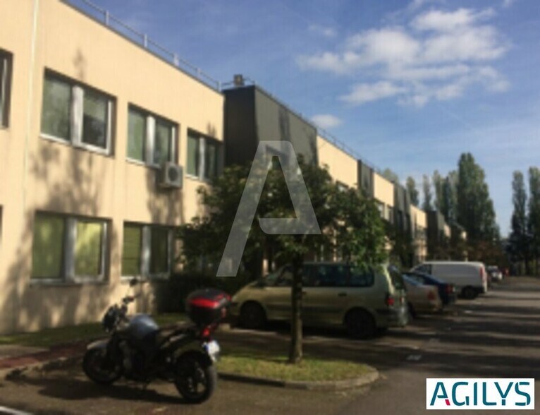 36 Rue Des Osiers, Coignières à louer - Photo du bâtiment - Image 2 de 3