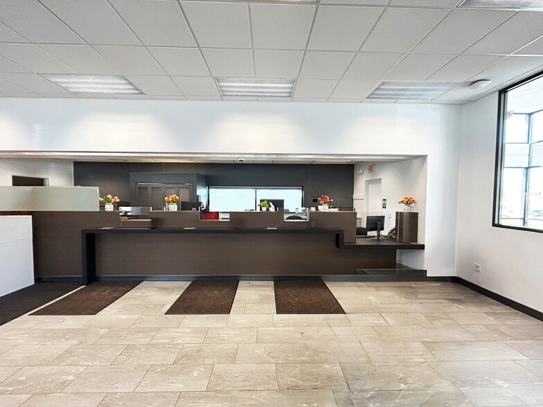 620 Elm St, Manchester, NH for lease - Interior Photo - Image 2 of 7