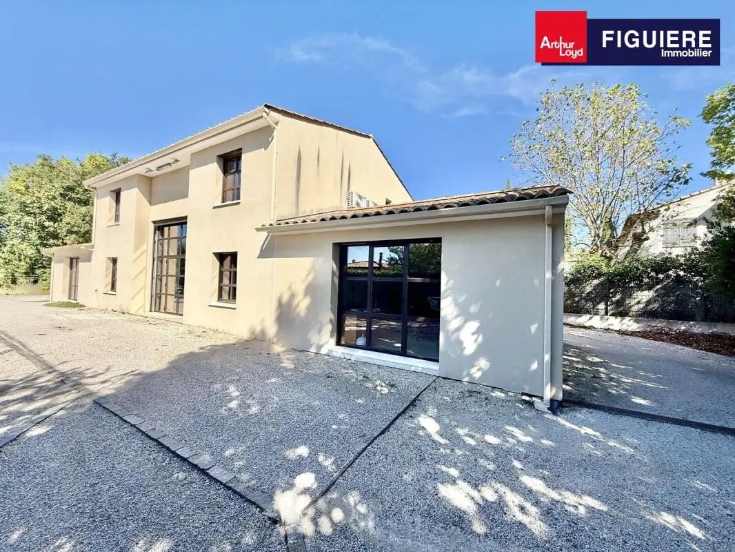 Office in Aix-en-Provence for sale Building Photo- Image 1 of 19