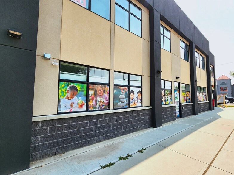 12220 118 Av, Edmonton, AB à vendre - Photo du bâtiment - Image 2 de 12