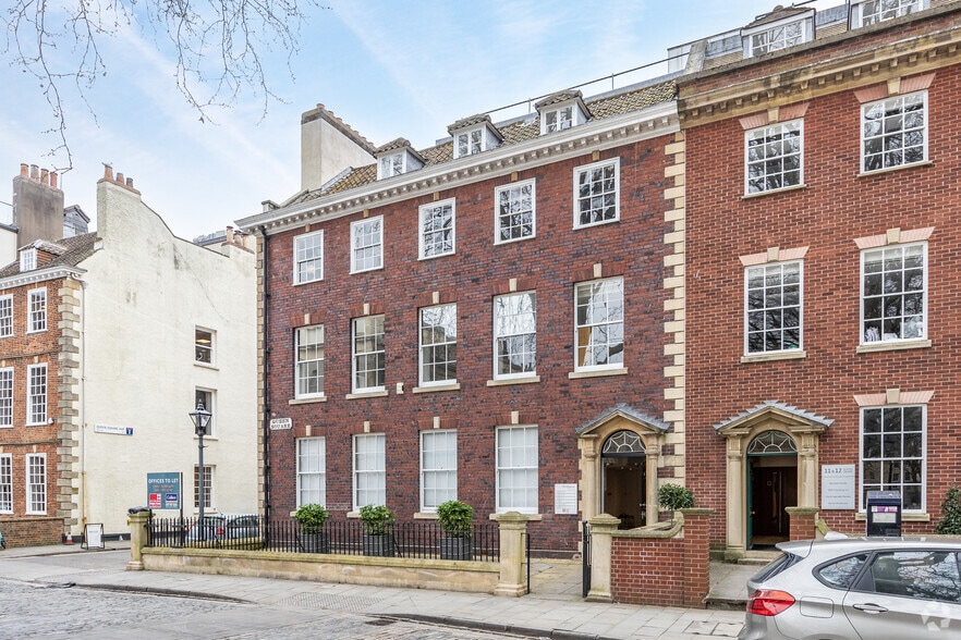 10 Queen Sq, Bristol à louer - Photo du bâtiment - Image 2 de 5
