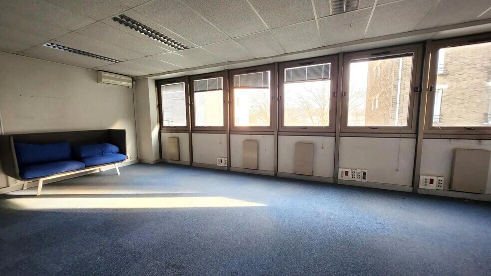 Office in Boulogne-Billancourt for lease - Building Photo - Image 3 of 8