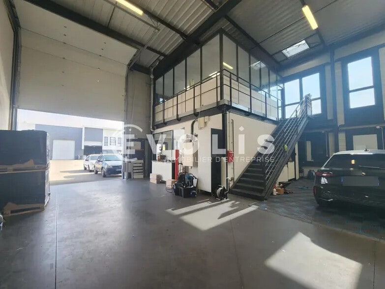 61 Rue Mathieu Dussurgey, Saint-Fons à vendre - Photo du bâtiment - Image 2 de 9