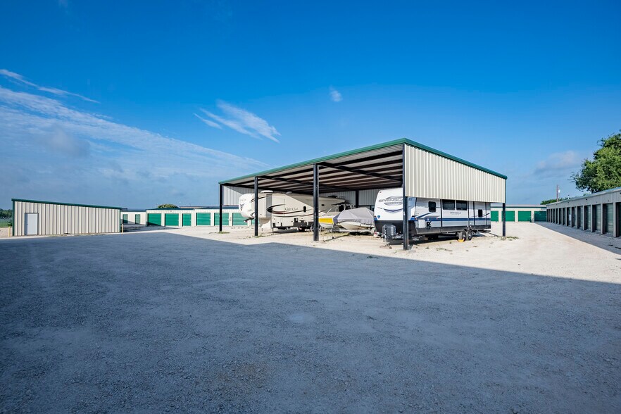 938 N Highway 174, Rio Vista, TX à vendre - Photo du bâtiment - Image 2 de 5