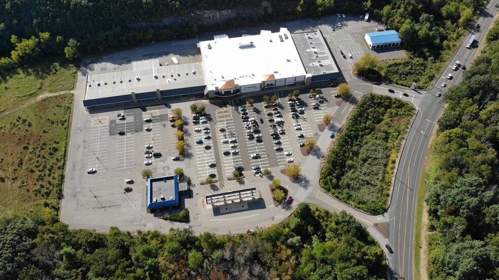 200 New Hartford Rd, Winsted, CT for lease - Building Photo - Image 3 of 4