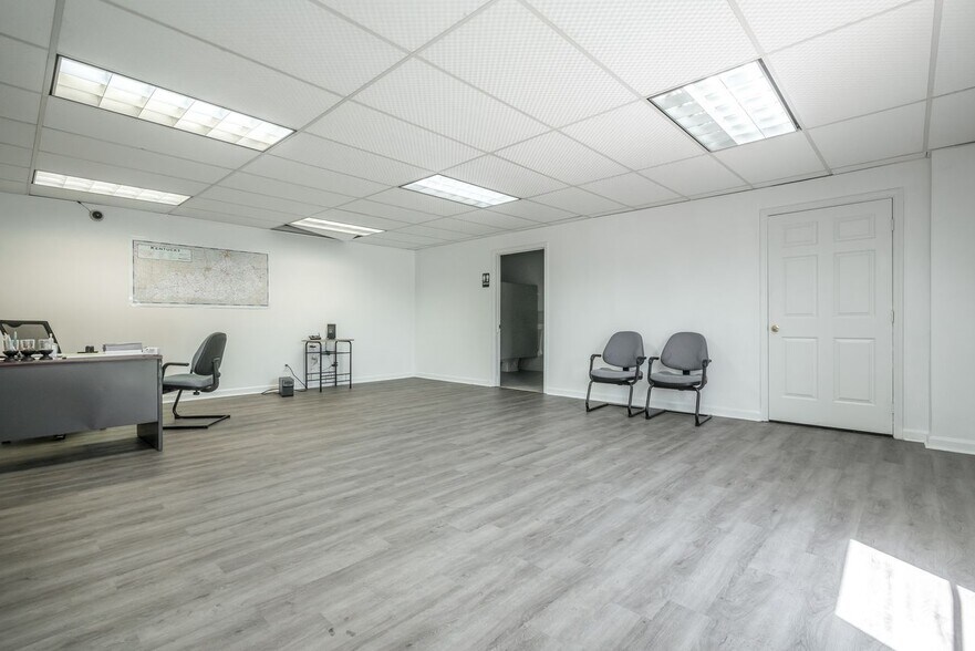 4282-4364 E Blue Lick Rd, Louisville, KY à vendre - Photo du bâtiment - Image 3 de 19