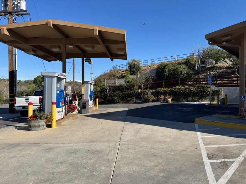 5226 Palo Comado Canyon Rd, Agoura Hills, CA for sale - Building Photo - Image 2 of 6