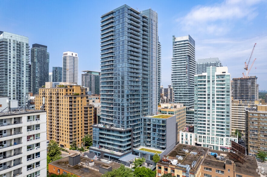 161-163 Eglinton Ave, Toronto, ON for lease - Building Photo - Image 3 of 4