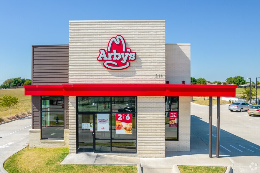 211 N Custer Rd, McKinney, TX à louer - Photo du bâtiment - Image 2 de 4