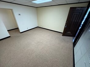 4210 Spicewood Springs Rd, Austin, TX for lease Interior Photo- Image 1 of 7