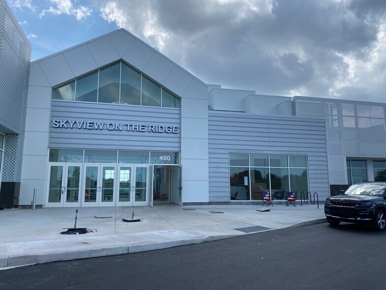 100 Medley Centre Pkwy, Rochester, NY à louer - Photo du bâtiment - Image 1 de 3