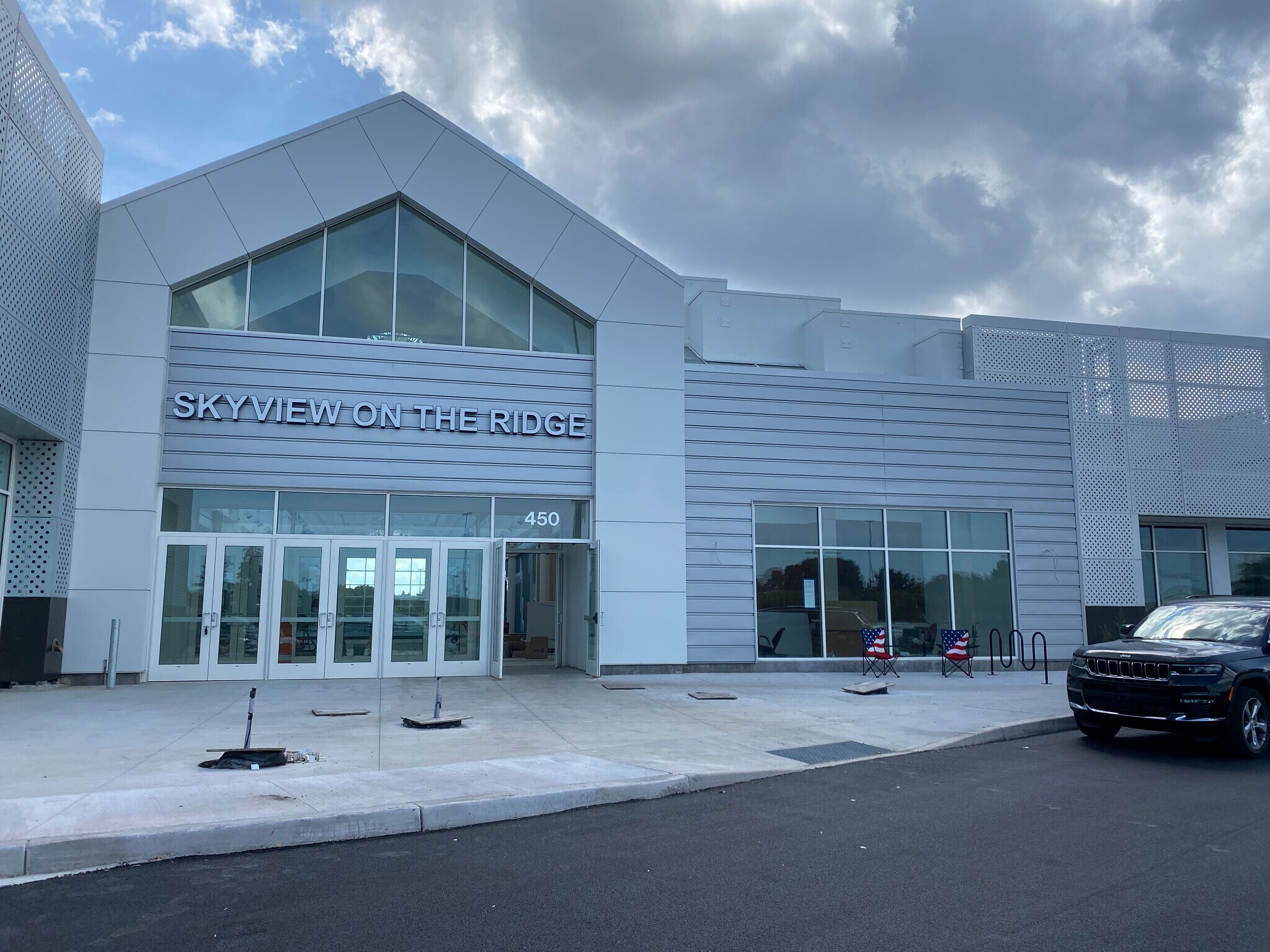 100 Medley Centre Pkwy, Rochester, NY à louer Photo du bâtiment- Image 1 de 4