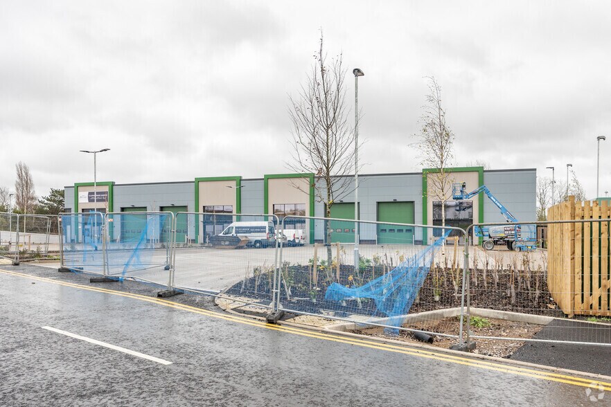 Aldermoor Way, Longwell Green à louer - Photo du bâtiment - Image 2 de 2