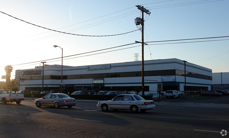555 W Redondo Beach Blvd, Gardena, CA à louer - Photo du bâtiment - Image 3 de 22