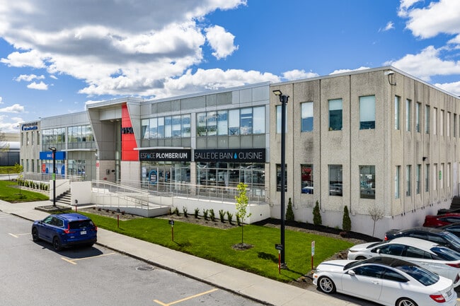 Plus de détails pour 9150 Boul De L'acadie, Montréal, QC - Commerce de détail à louer