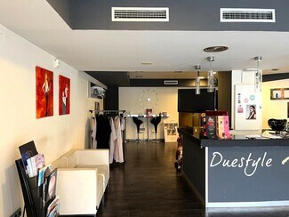 Plus de détails pour Multi-résidentiel à vendre