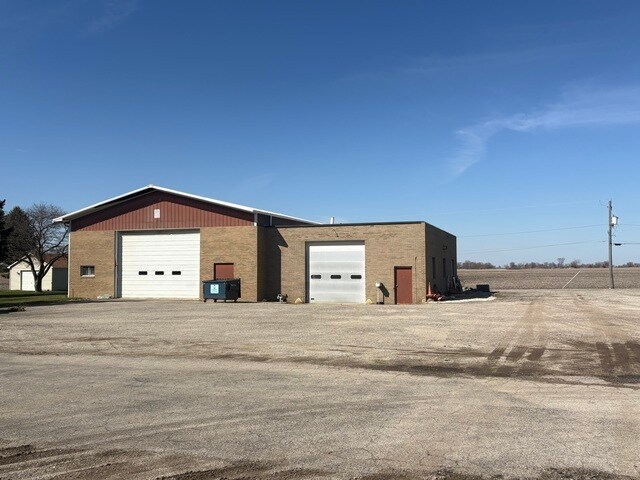 7365 Chiniquy st, Saint Anne, IL à vendre - Photo du bâtiment - Image 2 de 8
