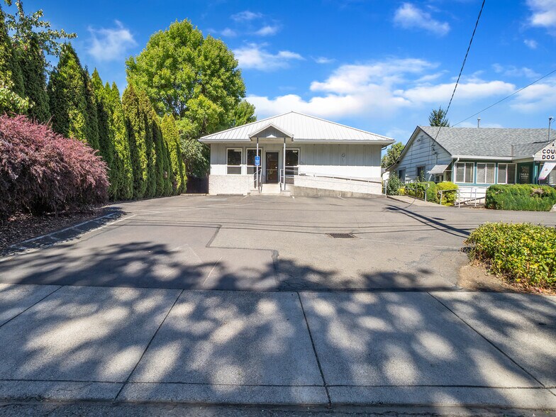 711 W Main St, Sheridan, OR à vendre - Photo du bâtiment - Image 2 de 35