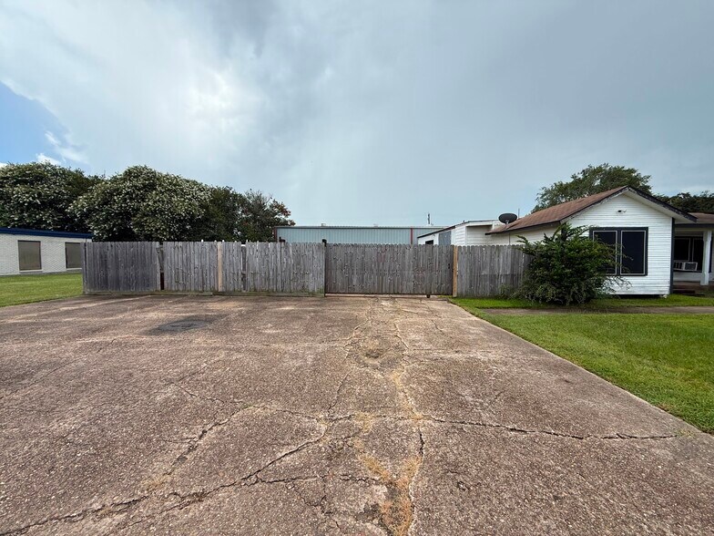 114 W 2nd St, Deer Park, TX à louer - Photo du bâtiment - Image 2 de 3