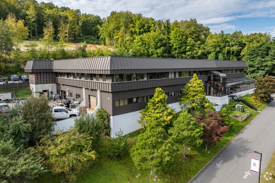 4 Hardscrabble Hts, Brewster Village, NY à vendre - Photo principale - Image 1 de 1