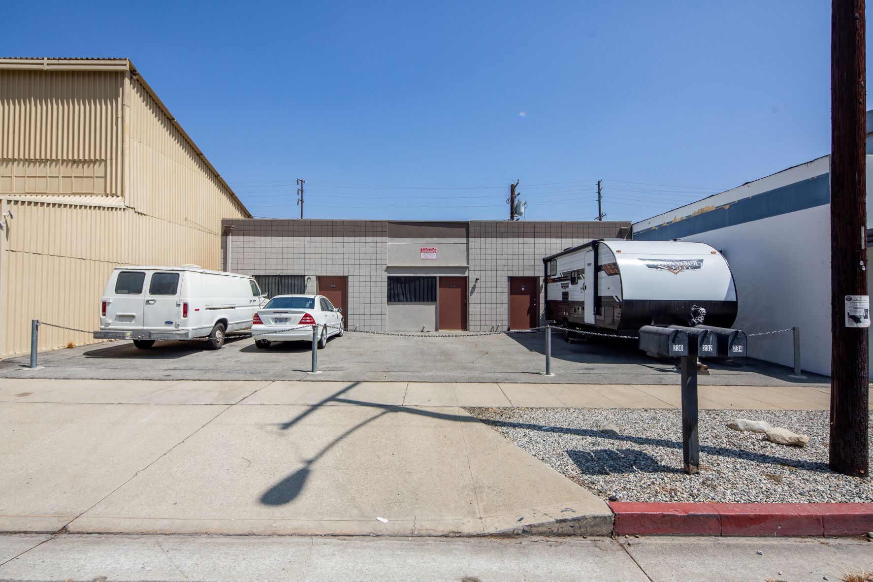 230 S Motor Ave, Azusa, CA à vendre Photo du bâtiment- Image 1 de 1