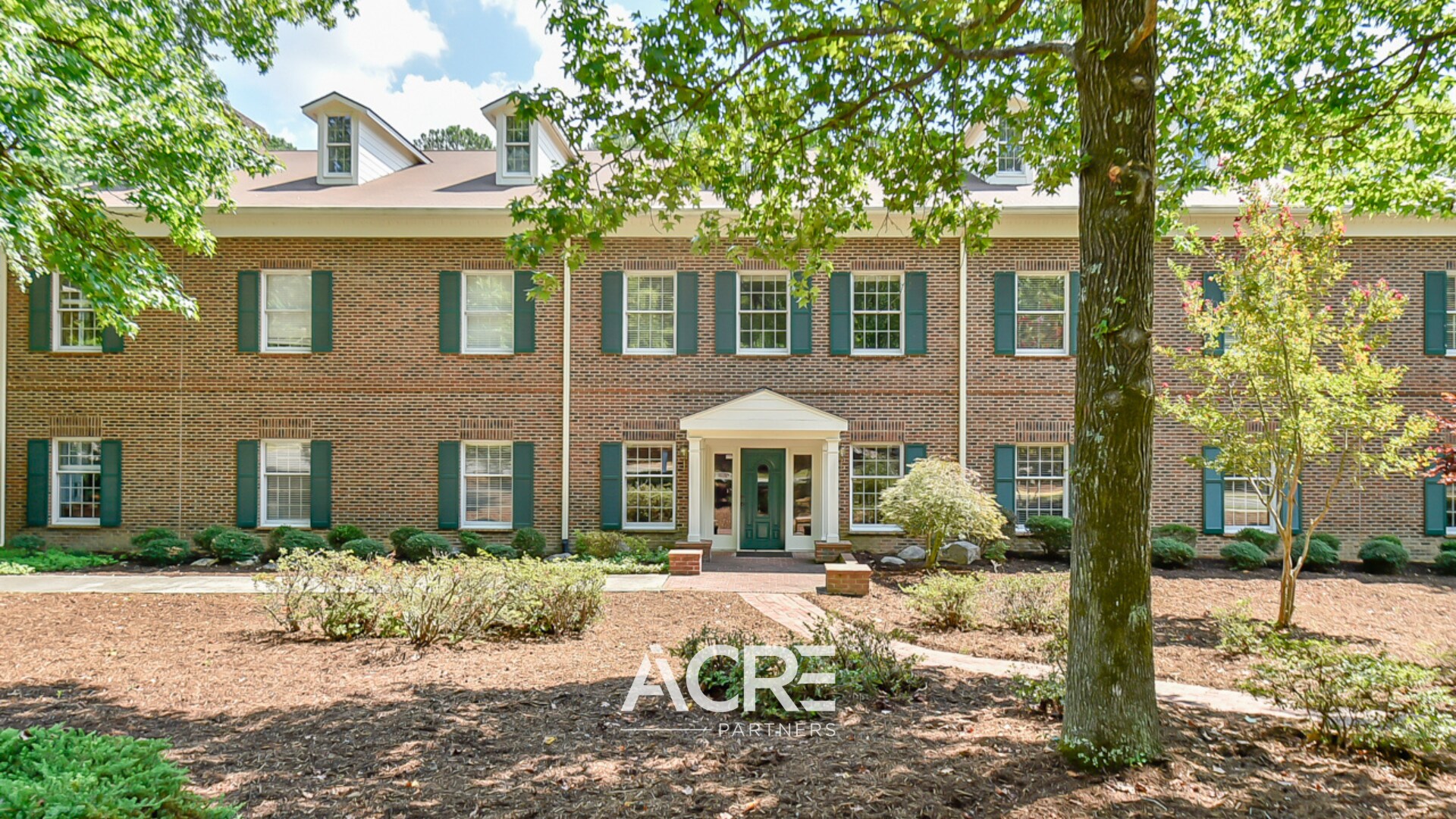 300 Silver Cedar Ct, Chapel Hill, NC à vendre Photo du bâtiment- Image 1 de 23