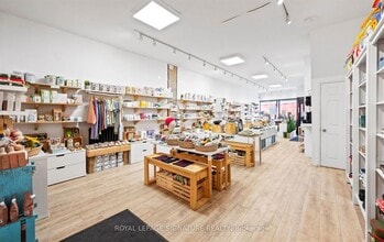 2953 Dundas St W, Toronto, ON à louer Photo intérieure- Image 2 de 8