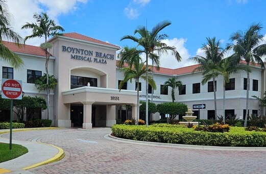 10151 Enterprise Center Blvd, Boynton Beach, FL for lease - Primary Photo - Image 1 of 4