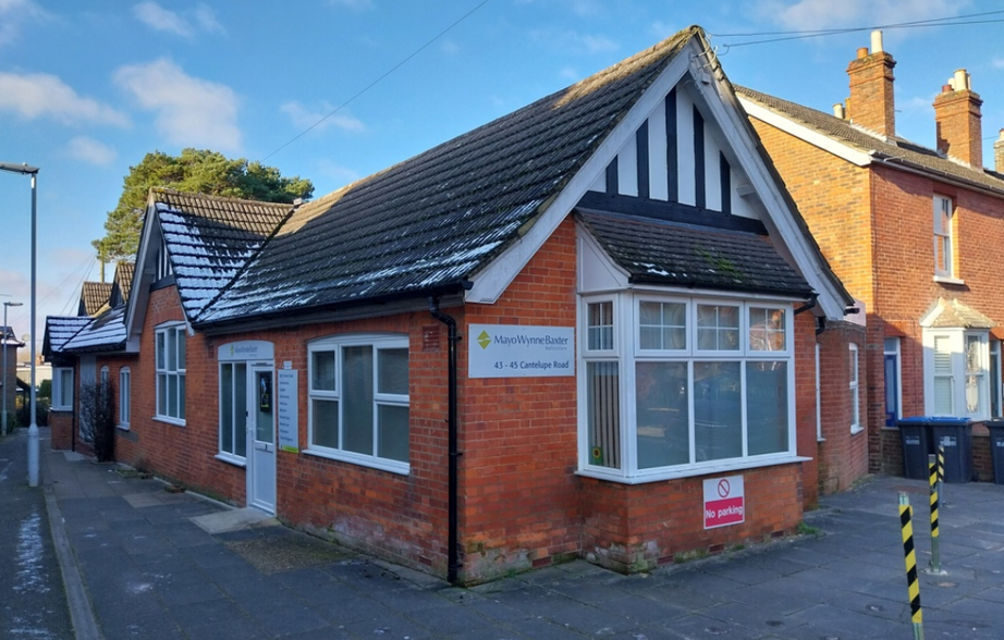 43-45 Cantelupe Rd, East Grinstead for lease - Primary Photo - Image 1 of 1