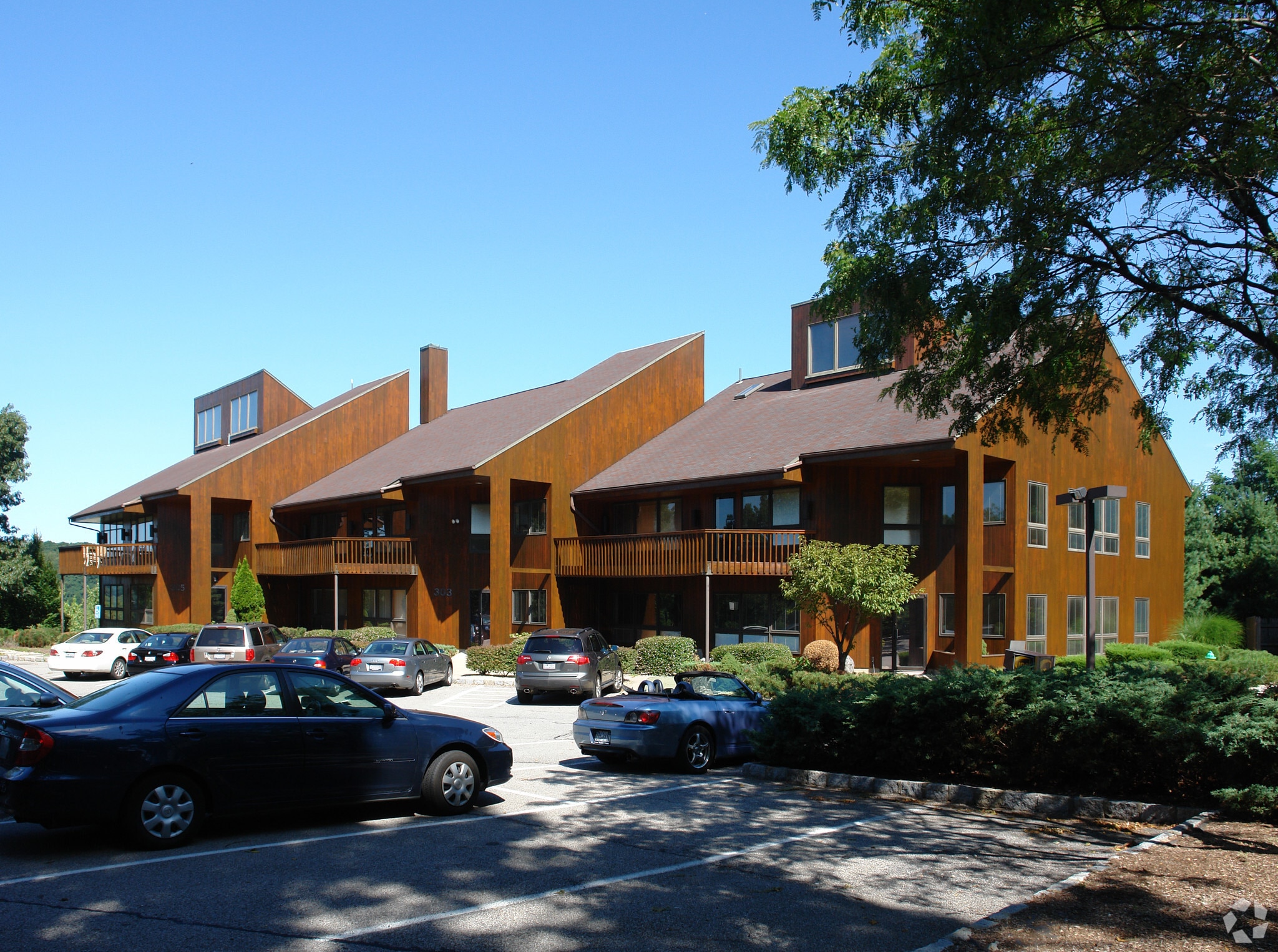 301-305 Old Tarrytown Rd, White Plains, NY for lease Primary Photo- Image 1 of 16