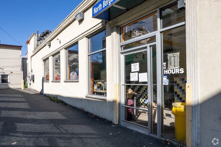 6113 Kennedy Blvd, North Bergen, NJ à vendre - Photo du bâtiment - Image 3 de 6