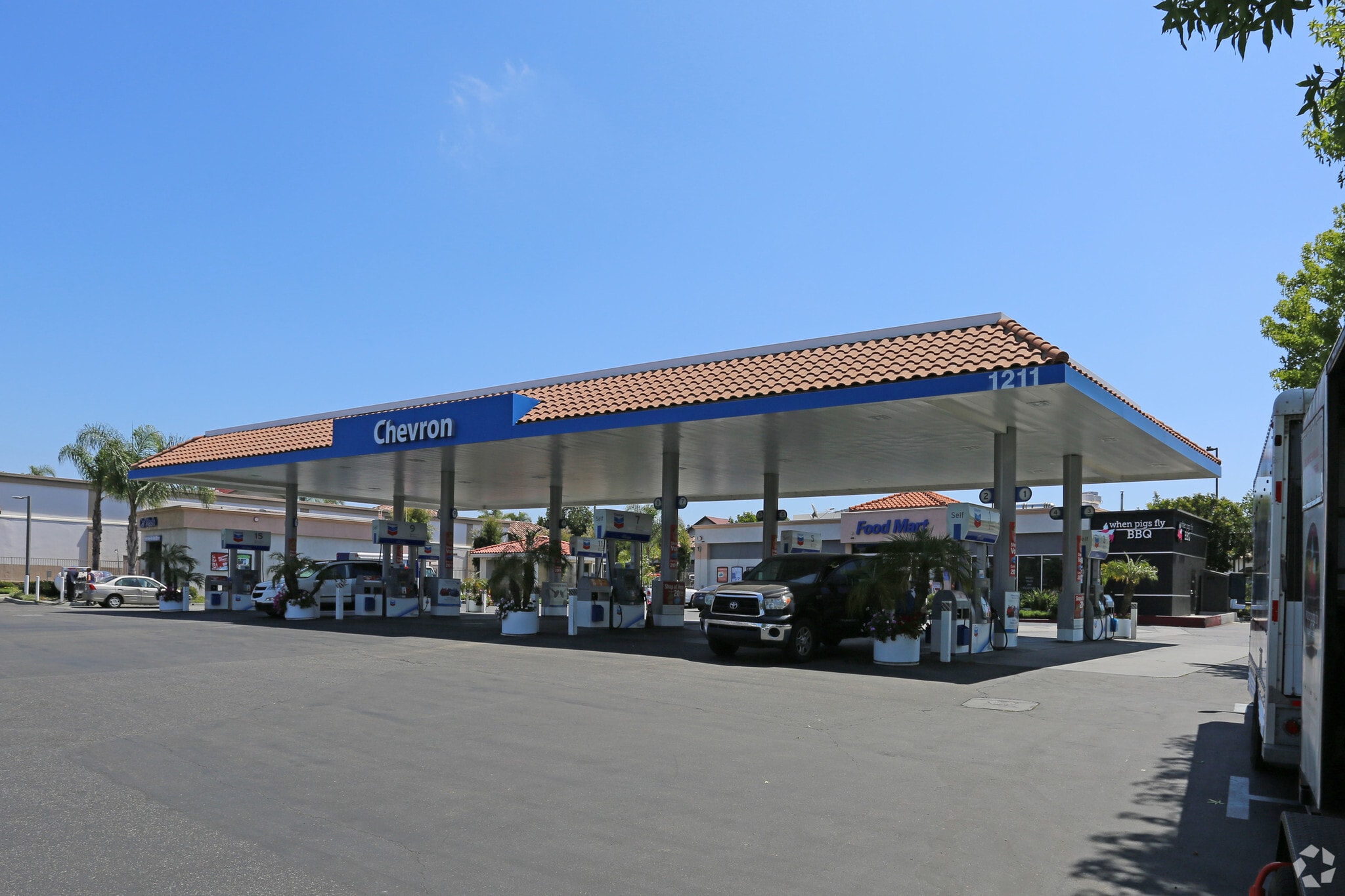 1211 E Vista Way, Vista, CA for lease Primary Photo- Image 1 of 9