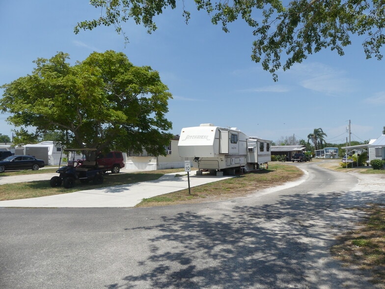 8791 FL-78 Hwy, Okeechobee, FL à vendre - Photo du bâtiment - Image 2 de 15